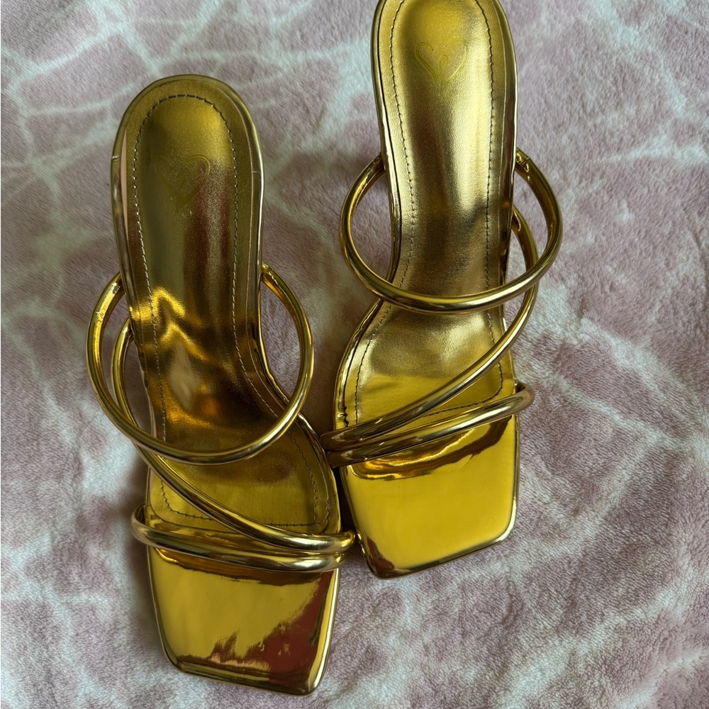 Elegant Gold Women's Sandals